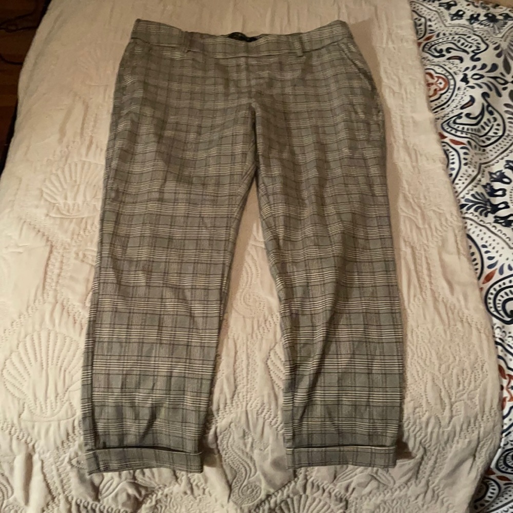 One5One plaid ladies slacks in good condition